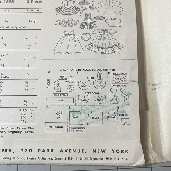 McCall's doll clothes sewing pattern 1898, Diminutive Dolls Wardrobe 7-8" dolls - Picture 5 of 6